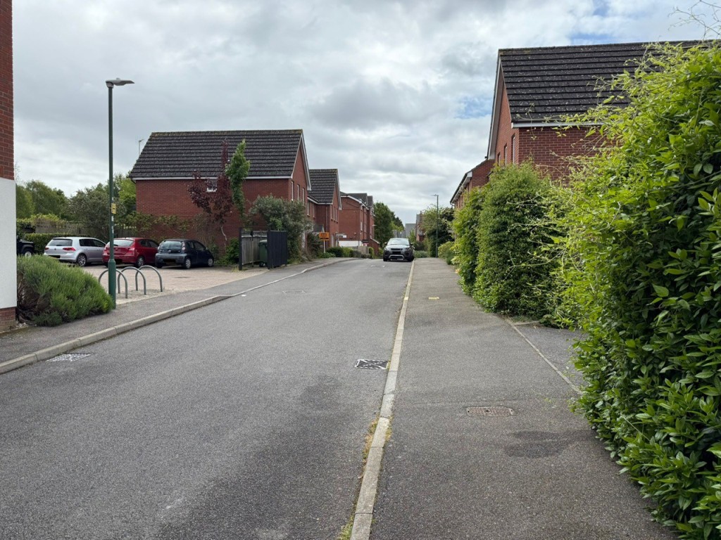 Lot: 71 - PARCELS OF FREEHOLD LAND AND ROADWAYS - alternative view of the roadway on the development